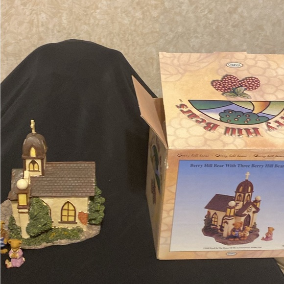 Berry Hills Bear “ House of the Lord” resin church figurine and 3 bear figurines - Picture 7 of 7